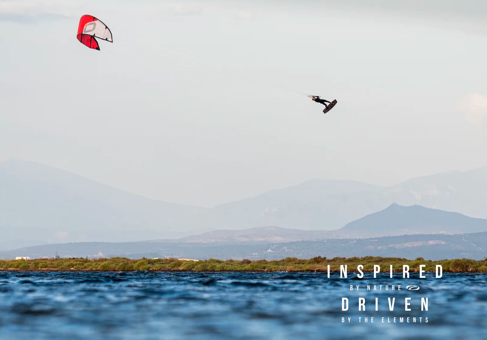Doble página del catálogo del Edge V12: «Inspired by nature, driven by the elements»